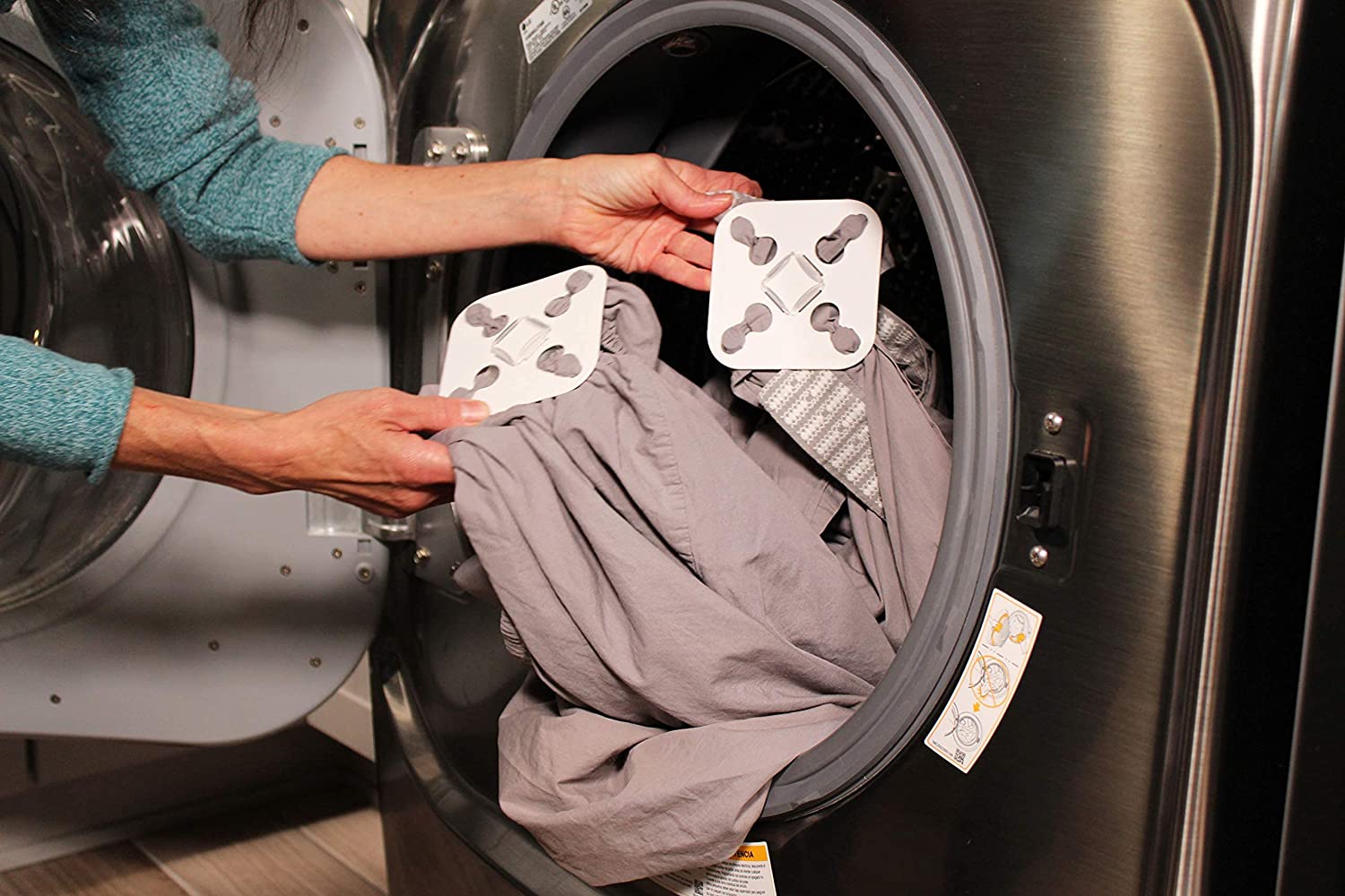 Wad-Free keeps bed sheets from tangling in your washer or dryer.